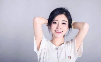 ​冯提莫之前职业曝光，网友惊呼，美貌与才华并存的奇女子