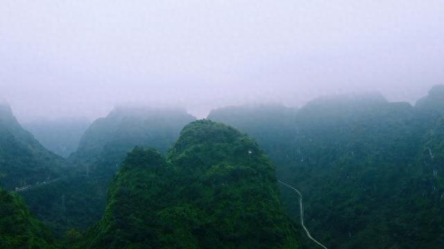 广西高山的景区-中国弄拉，雾天时这里风景犹如仙境，太美了
