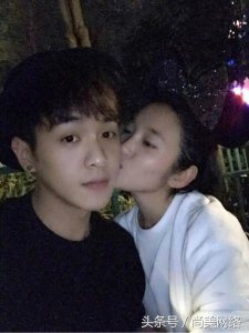 ​张若昀唐艺昕公布恋情，微博晒出亲密照！两人传绯闻6年，这次终于公开了！
