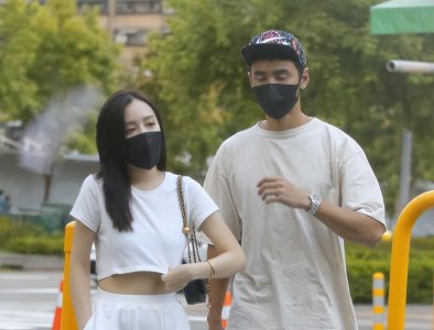 ​阮经天认爱4个月已分手，与小14岁嫩妹新恋情曝光，做回情场浪子