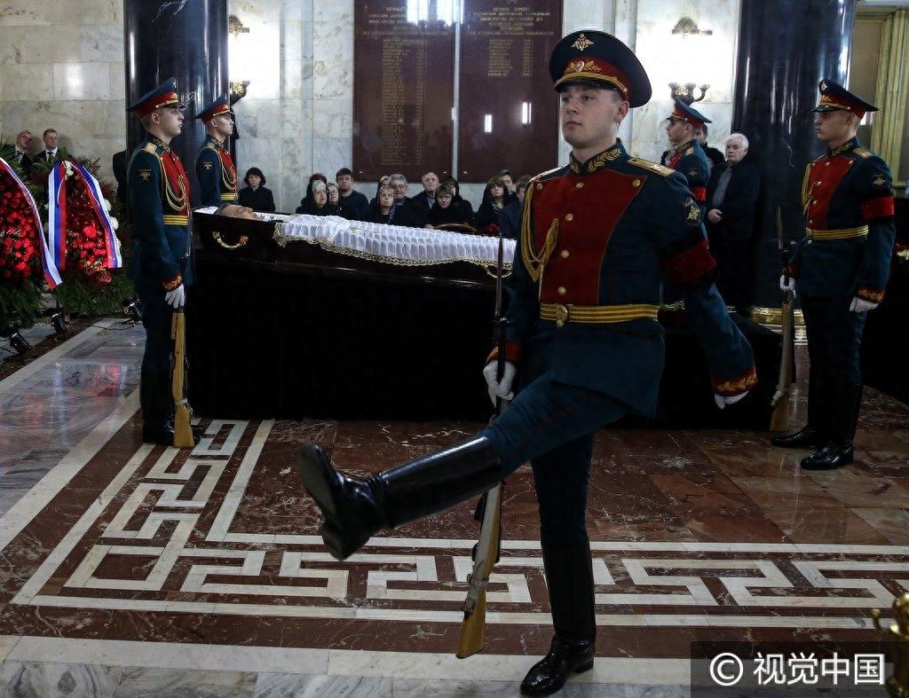 俄外交部为遇刺大使卡尔洛夫举办告别仪式 外长拉夫罗夫出席