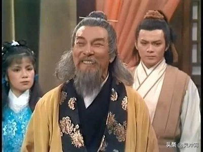 ​被老顽童追，被杨过打败，被金轮杀死，裘千仞的武功很水吗？
