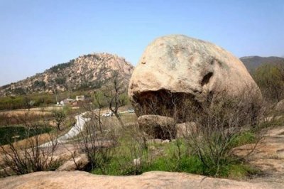 ​河南省驻马店市驿城区美丽童话黑石山