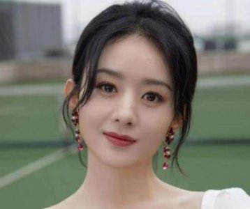 ​金鹰奖高清镜头下的明星：赵丽颖妆容失误，刘涛微笑吸睛，李沁略显丰腴