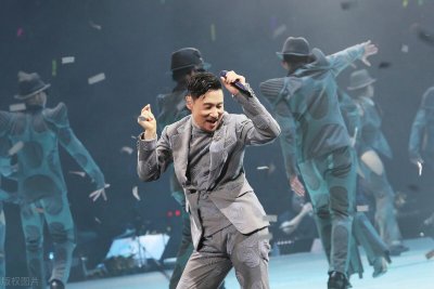 ​张学友：酗酒让事业陷入低谷，一生只爱一个女人，和亲哥断绝关系