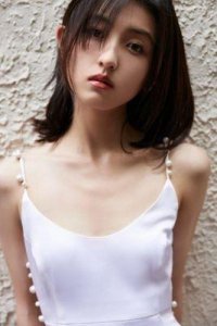 ​张子枫2020年身高是多少？妹妹的最新身高和体重曝光，太招人喜欢了！