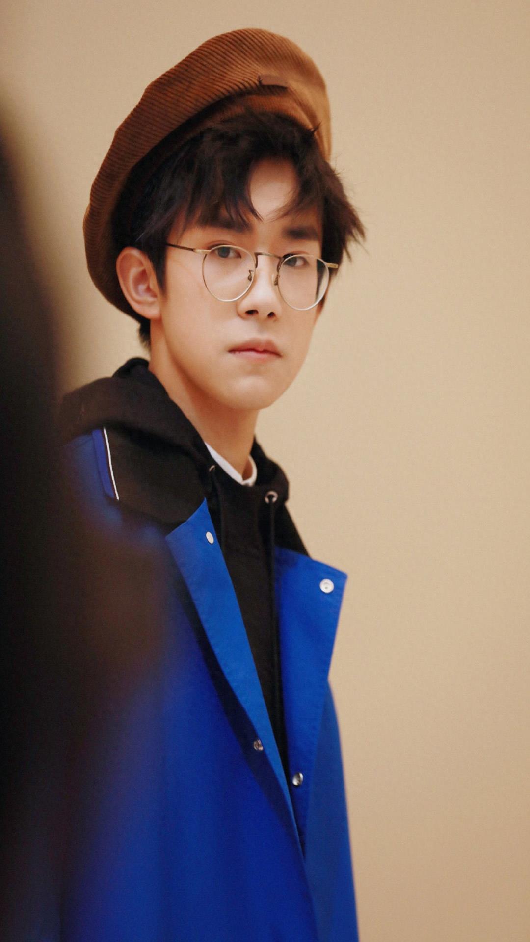 青春万万岁！TFboys帅气易烊千玺手｜机壁纸