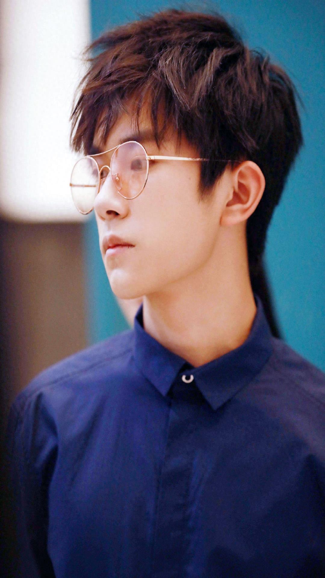 青春万万岁！TFboys帅气易烊千玺手｜机壁纸