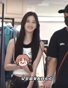 ​林更新恋情曝光！与高颜值女友牵手逛街，宠溺互动仿若甜蜜偶像剧