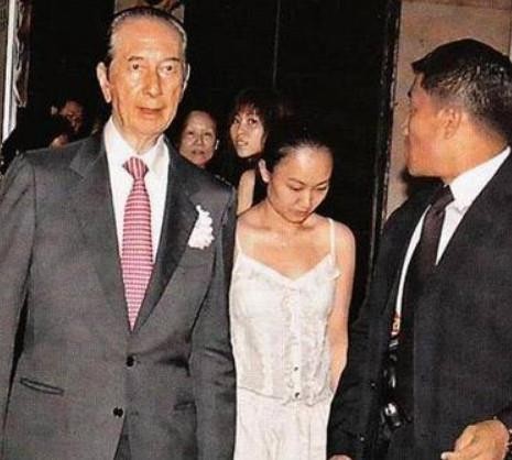 照顾赌王差点成五姨太，却被梁安琪赶出门，嫁初恋男友成最大赢家