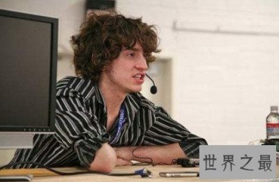 ​世界破解iPhone第一人，当时年仅17岁