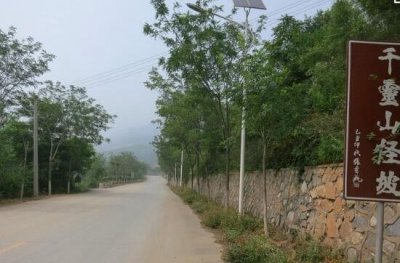 ​揭秘北京怪坡谜团，车辆无人驾驭自行爬坡_视觉差形成
