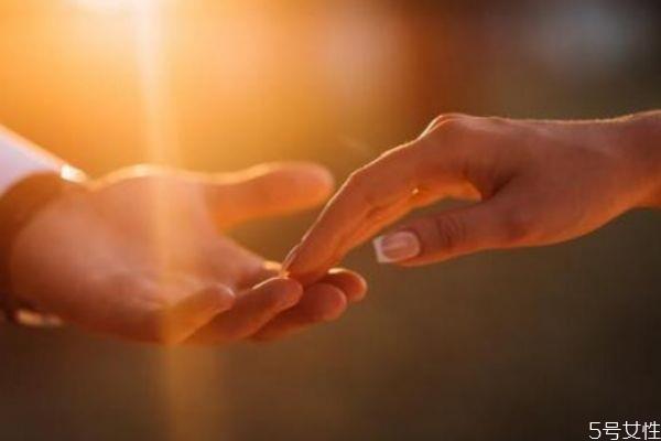 男朋友不愿意公开恋情的原因 为什么男朋友不公开恋情