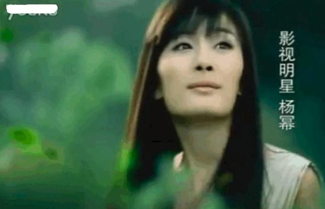 长的像杨幂的女生（农村妇女撞脸杨幂走红）
