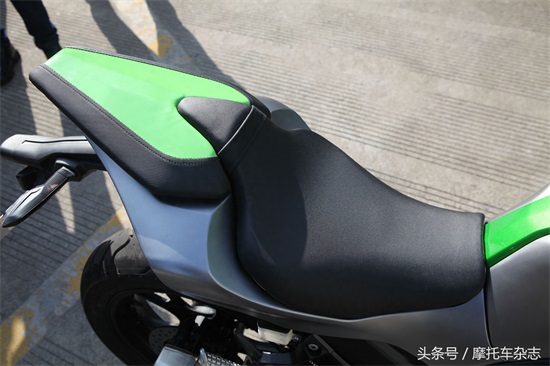 这款刚刚发布的国产“Z1000”引爆国内摩友圈，到底是怎么回事？