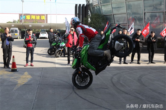 这款刚刚发布的国产“Z1000”引爆国内摩友圈，到底是怎么回事？