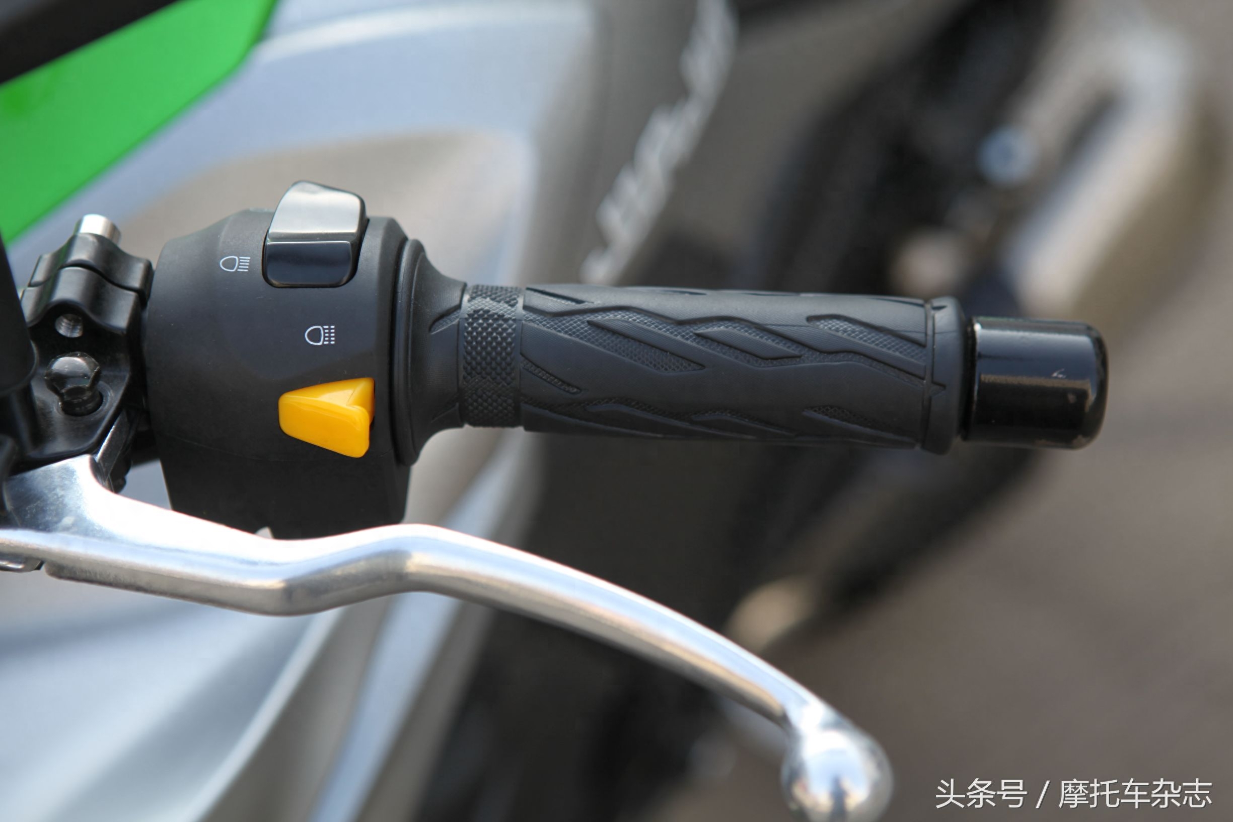 这款刚刚发布的国产“Z1000”引爆国内摩友圈，到底是怎么回事？