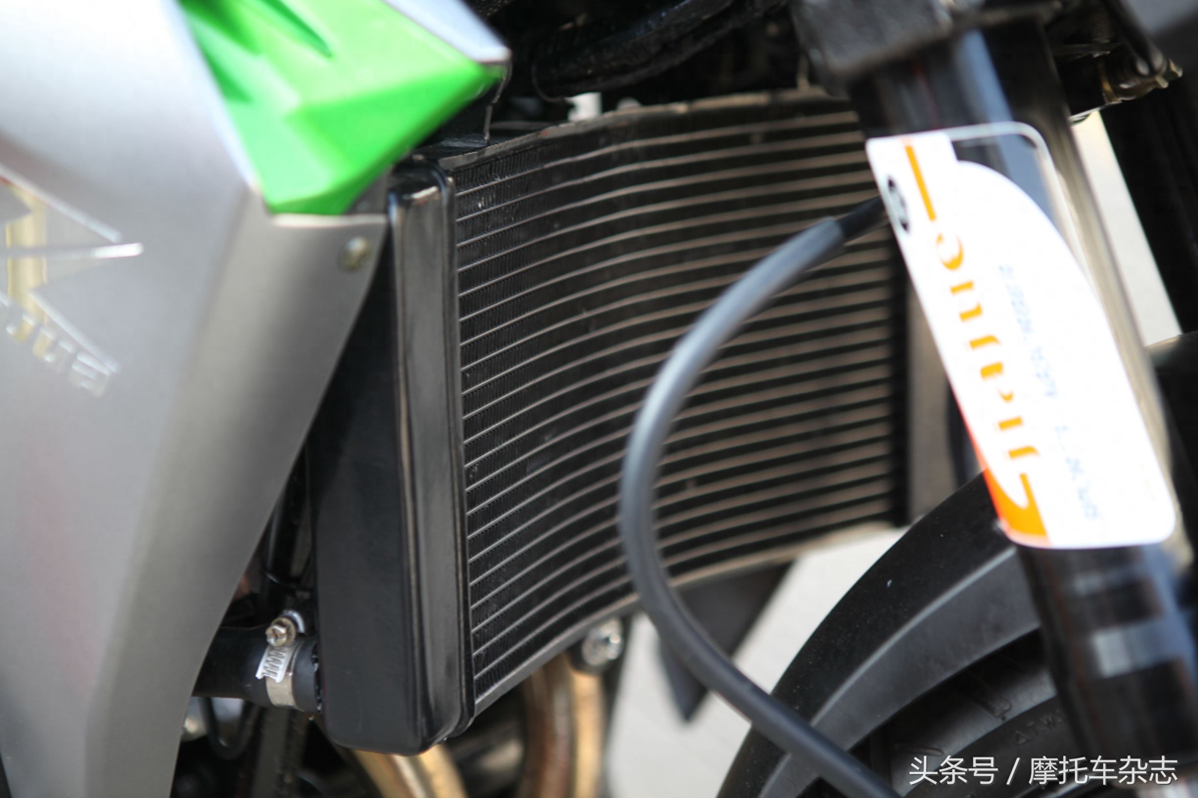 这款刚刚发布的国产“Z1000”引爆国内摩友圈，到底是怎么回事？