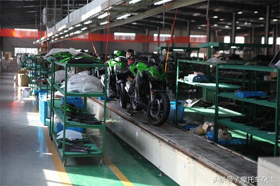 这款刚刚发布的国产“Z1000”引爆国内摩友圈，到底是怎么回事？