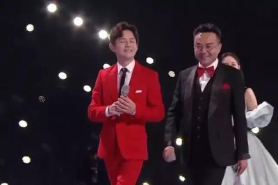 ​芒果台跨年14位主持人同台，快乐家族代表仅剩何炅一人