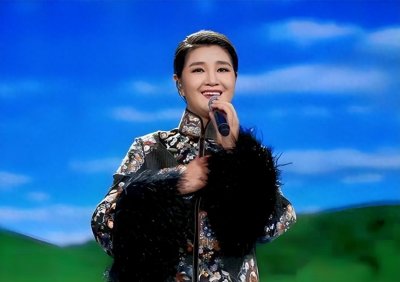 ​她从神坛跌落，将西海情歌据为己有，与刀郎对簿公堂42次，今如何
