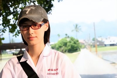 ​李泽钜老婆王富信个人资料（出身普通家庭的王富信，凭啥嫁入李嘉诚家？她年轻