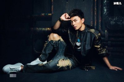 ​谢苗出道靠李连杰？父子情深却不是亲生的
