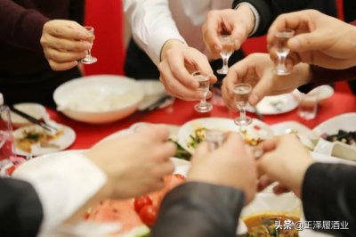 ​酒桌上的热场小游戏，你玩过哪几个？