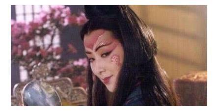 同是演东方不败，第一位太丑，第三位太媚，林青霞最经典