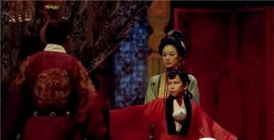 ​毁三瞅！盘古夫妇共房时 小妾必需守在左右？