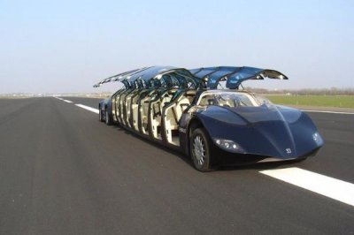 ​世界上最快的公交车：超级巴士最高时速达255公里
