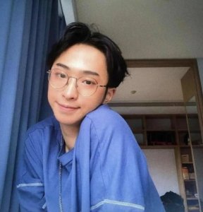 ​庾澄庆儿子再晒女装照（伊能静儿子女装引热议）