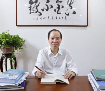 ​浙江省杰出教师王俊豪：为人师表，静心教书，潜心育人