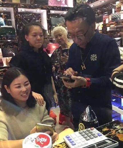 71岁相声大师侯耀华收了一个女徒弟，一下子闹出这么多故事