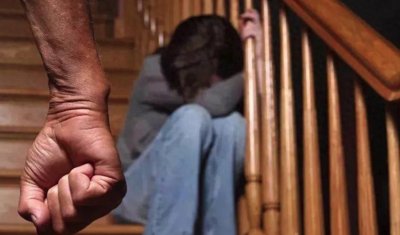 ​女子曾和前男友拍私密视频，被丈夫发现后遭家暴，被打到“不想活”！律师：这