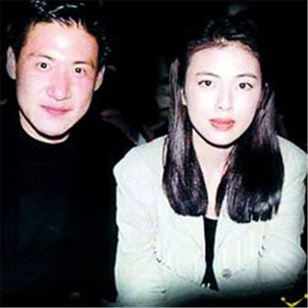 张学友承认出轨女助理近照真的吗,罗美薇张学友各玩各的离婚了吗