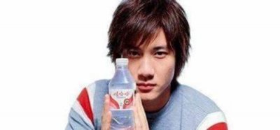 ​娃哈哈与王力宏，王力宏因年纪太大被娃哈哈解约