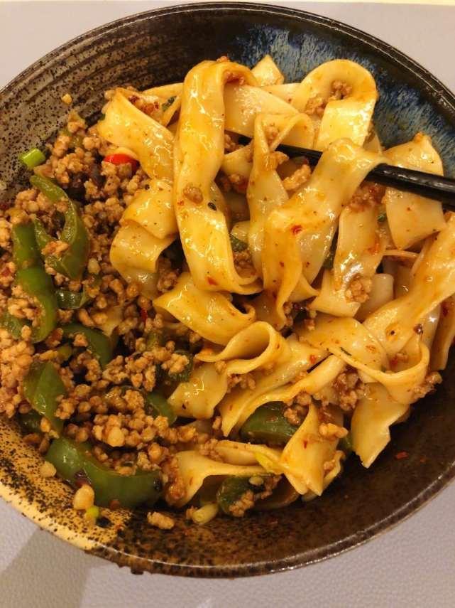 女明星晒体重：杨幂被赞神仙体质张馨予的最真实迪丽热巴不要太皮