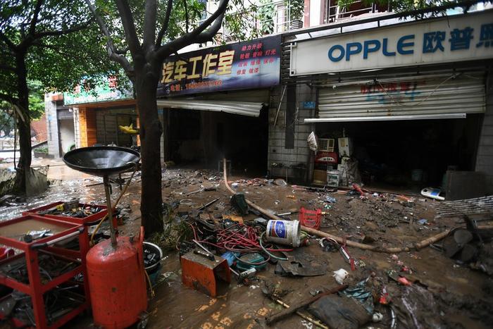 直击｜重庆綦江史上最大洪峰过境，淹没二层居民楼