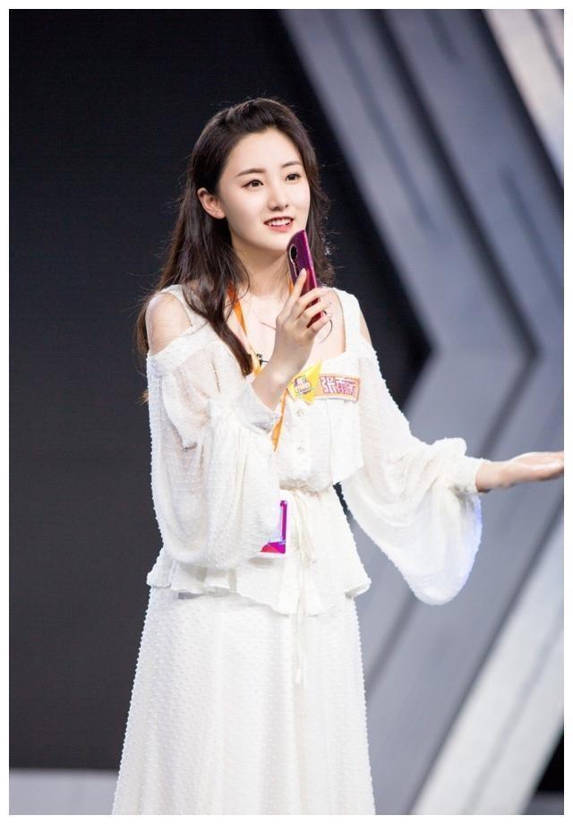 他是厉致诚手下最帅的兵，参加过《明日之子》，女友是中戏校花！