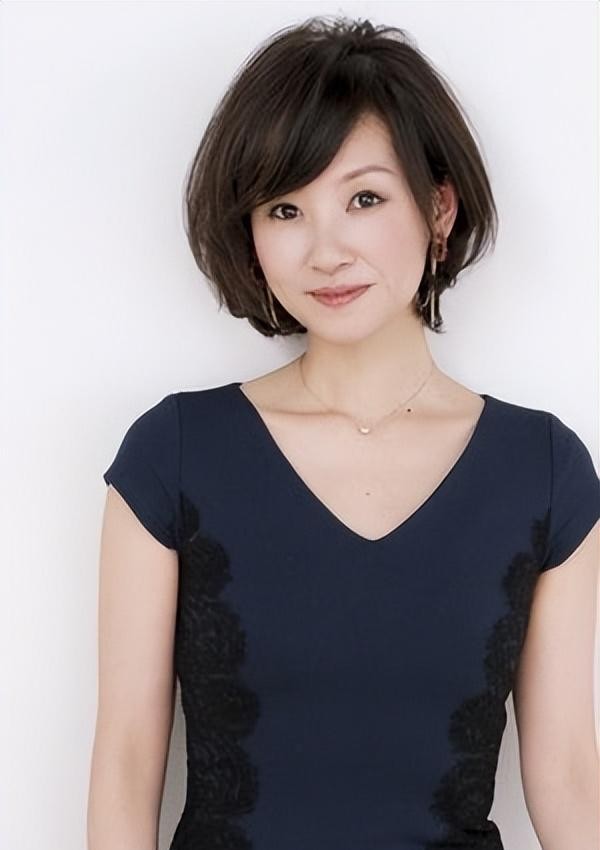 栗色发型的图片（女人除了注重搭配，发型更重要）