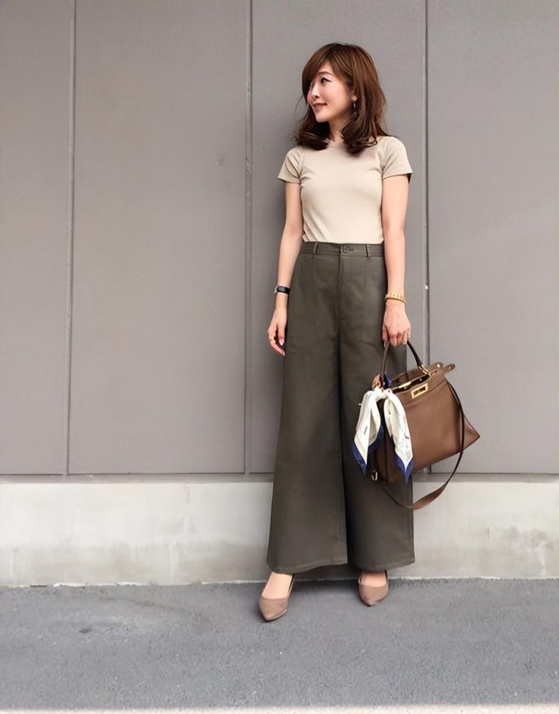栗色发型的图片（女人除了注重搭配，发型更重要）