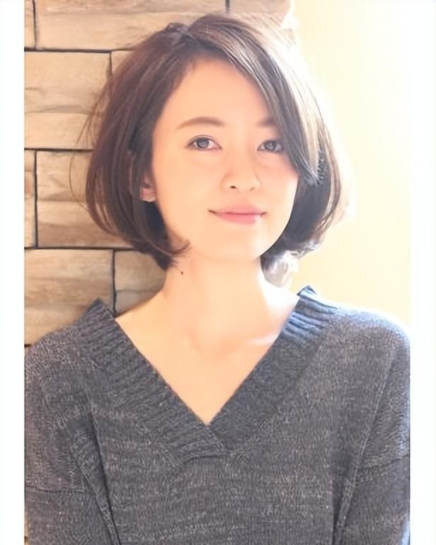 栗色发型的图片（女人除了注重搭配，发型更重要）