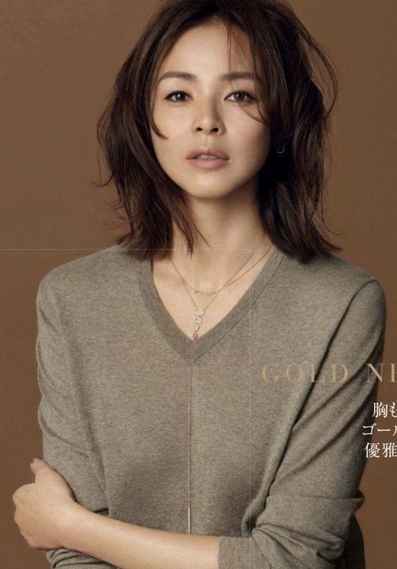 栗色发型的图片（女人除了注重搭配，发型更重要）