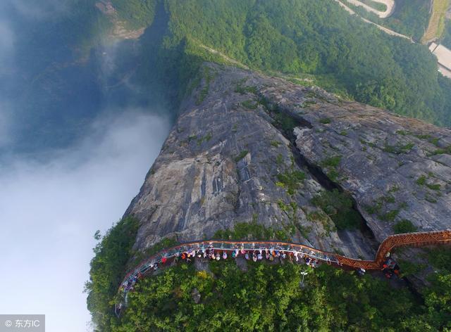 哪个玻璃栈道更好玩刺激？国内必去5大玻璃栈道，你最想去哪个？
