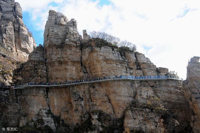 哪个玻璃栈道更好玩刺激？国内必去5大玻璃栈道，你最想去哪个？