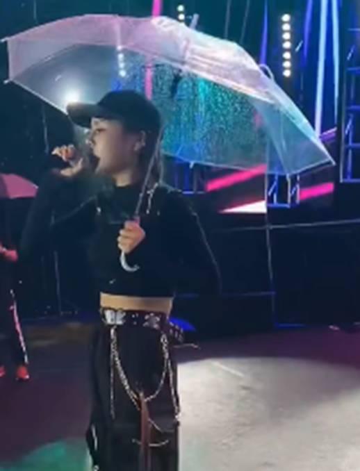 从流浪女到百万网红琼姐（花姐草根逆袭一首狂浪赚千万）(22)