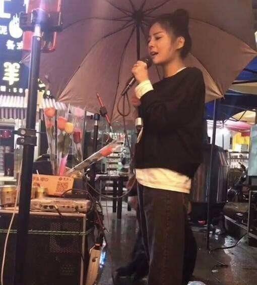 从流浪女到百万网红琼姐（花姐草根逆袭一首狂浪赚千万）(9)