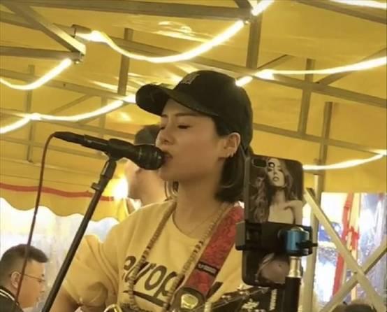 从流浪女到百万网红琼姐（花姐草根逆袭一首狂浪赚千万）(8)
