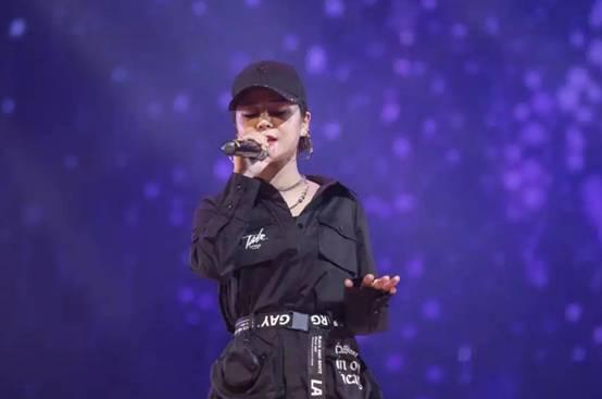 从流浪女到百万网红琼姐（花姐草根逆袭一首狂浪赚千万）(29)